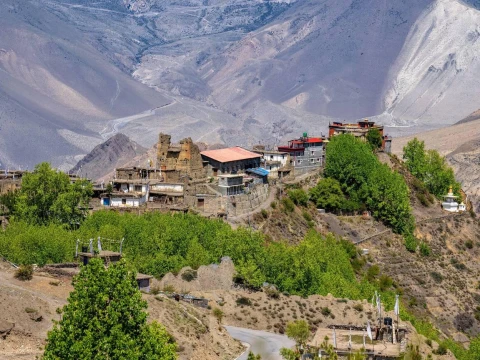 Jomsom (2,743 m): The Windy Valley That Connects Annapurna and Upper Mustang