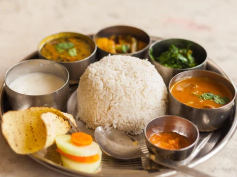 Manaslu Circuit Trek Food Guide: Breakfast, Lunch, Dinner, and Snacks