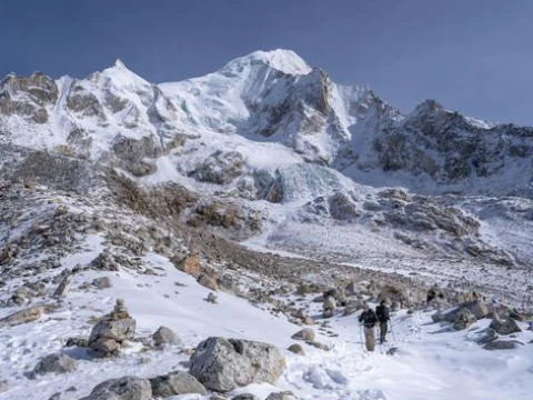 Manaslu Circuit Trek: Altitude, Acclimatization and Safety Tips